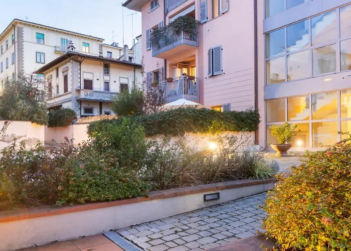 Guesthost - Colorful Boccaccio Apartment